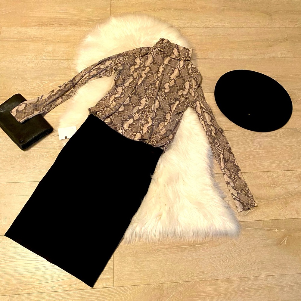 ROMEO
JULIET couture Size: M Color:Black